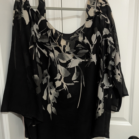 Tops - Chic Black and Gray Floral Women's Blouse